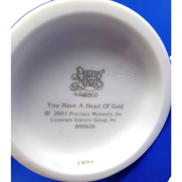 Precious Moments Figurine You Have a Heart of Gold 890626 Girl with Gold Heart - Picture 7 of 7